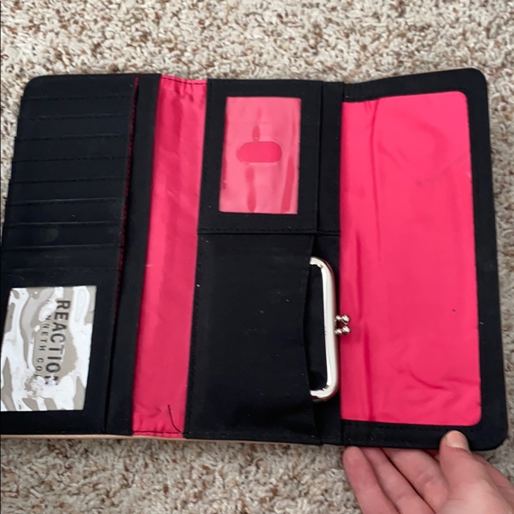 Kenneth Cole Champagne wallet/clutch - Picture 3 of 4